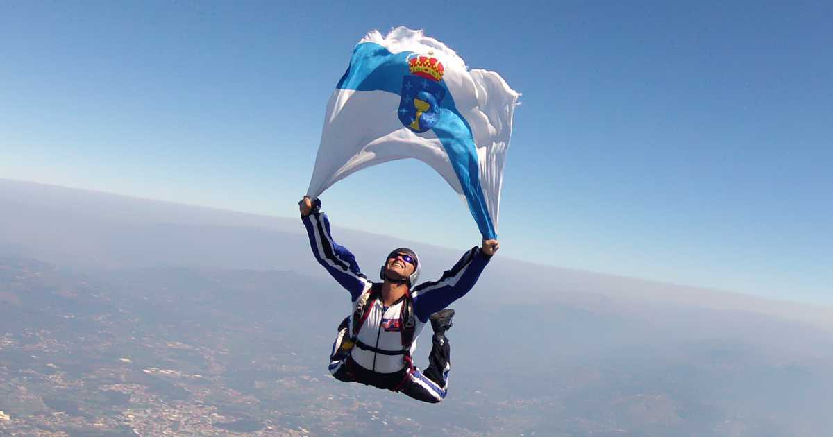 La imagen tiene un atributo ALT vacío; su nombre de archivo es paracaidismo-galicia-1.jpg
